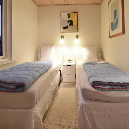 Vakantiehuis Three-bedroom Holiday In *