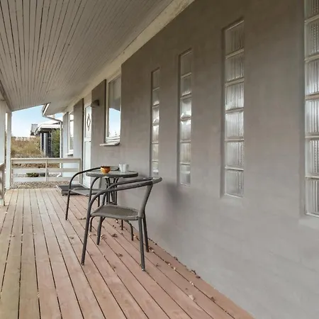 Three-bedroom Holiday In *