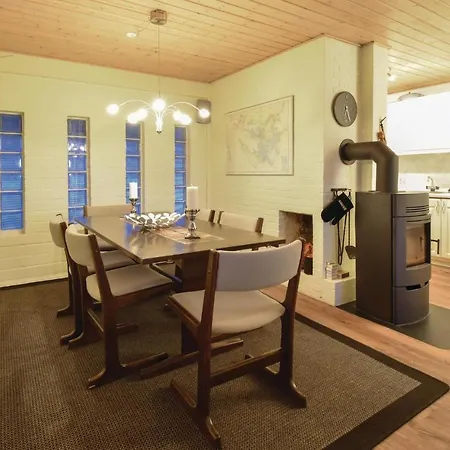 Dom wakacyjny Three-bedroom Holiday In Fåborg